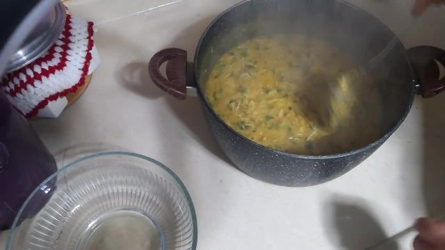 طرز تهیه سوپ جو خوشمزه و لعابدار با مرغ با دستور افغانی