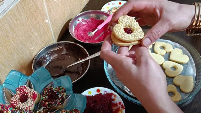 آموزش شیرینی مربایی فوق العاده خوشمزه به روش قنادی در خانه