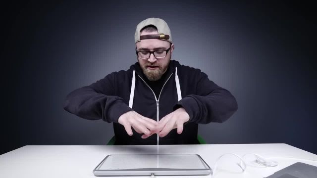 آنباکس و بررسی  Keyboard Made Of Glass