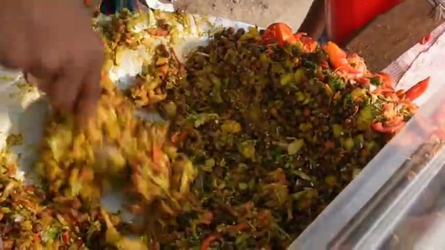 چانا چات ماسالا مشهورترین غذا در خیابان‌های بنگلادش