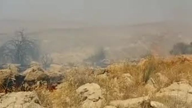 لحظه آتش‌ سوزی تنگ تکاب در کوه خائیز