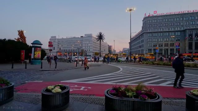 تور پیاده‌ روی خیابان‌ های ورشو پایتخت لهستان با صدای اصلی شهر