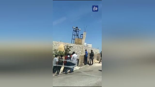 ویدیویی پر بازدید از تقلب رساندن پدر اردنی به پسرش از طریق بلندگو