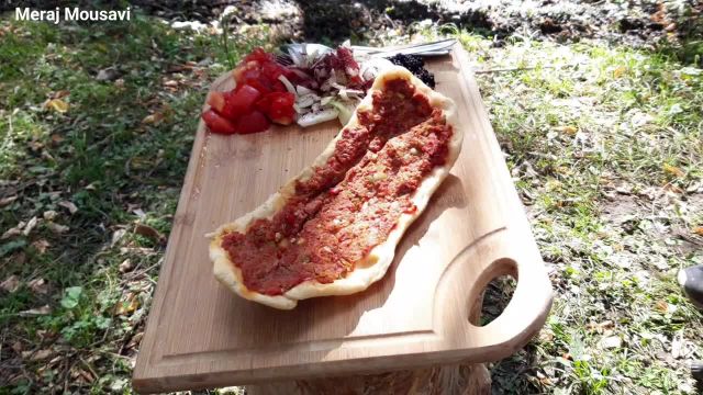 طرز تهیه پیتزا ترکی تنوری خوشمزه در جنگل | پیده گوشت