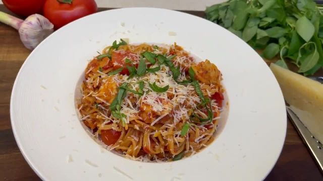 طرز تهیه پاستا میگو با سس گوجه و ریحون خوشمزه و جذاب با طعمی متفاوت