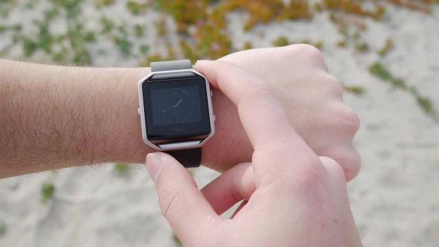 معرفی و بررسی کامل Fitbit Blaze