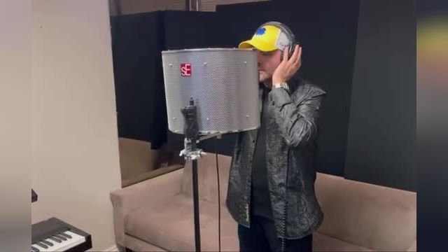 آهنگ جدید  سینا سرلک به نام آدم برفی | ویدیو