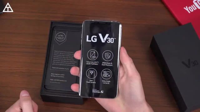 آنباکس و بررسی LG V30