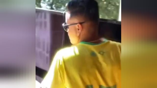 شکستن تلویزیون توسط هوادار تیم ملی برزیل پس از حذف تیمش از جام جهانی | ویدیو