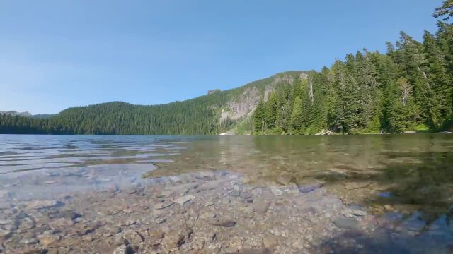 8 ساعت صدای آرام امواج دریاچه برای آرامش و خواب عمیق | دریاچه موویچ در یک روز تابستانی