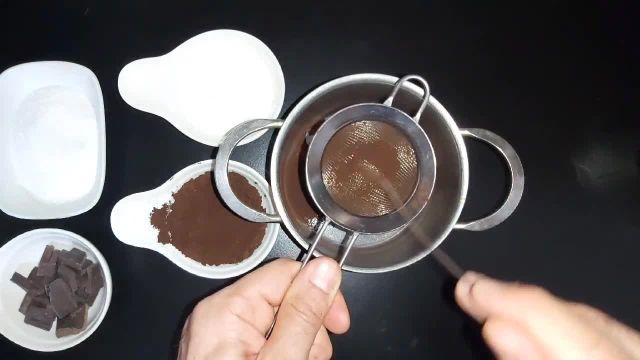 طرز تهیه هات چاکلت غلیظ به روش کافی شاپی