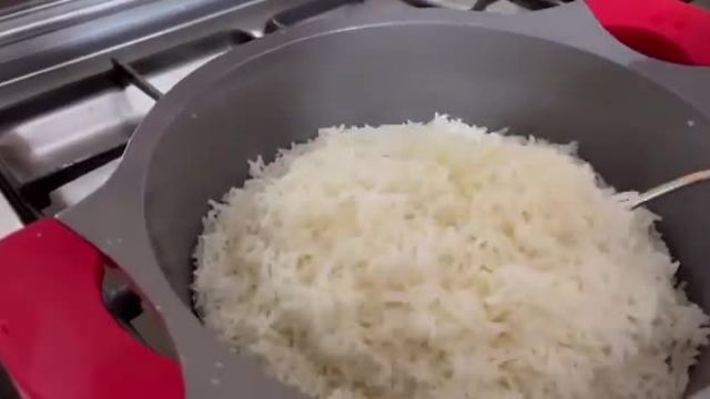 طرز پخت برنج آبکش به روش رستورانی و رازهای قد کشیدن برنج آبکش
