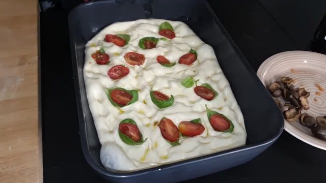 آموزش نان ایتالیایی فوکاچیا فوق العاده خوشمزه با طعمی بی نظیر