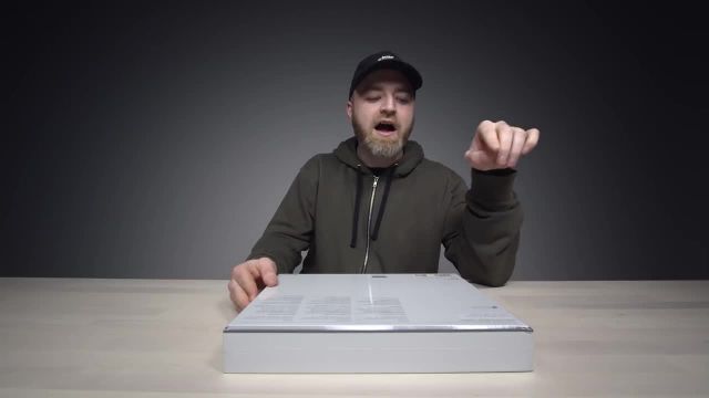 آنباکس و بررسی Surface Laptop 2