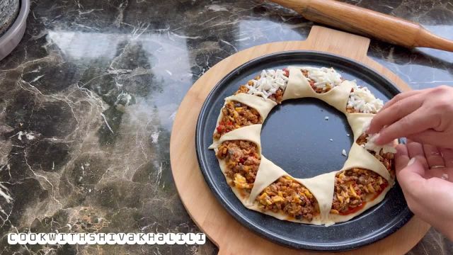 طرز تهیه پیتزا گوشت و قارچ + آموزش خمیر جادویی