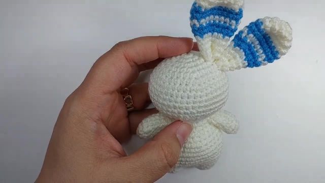 آموزش قلاب‌ بافی عروسک خرگوش : بافت دست و گوش با استفاده از قلاب