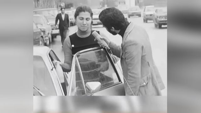 گفتگو با خانمی در دهه 50 که ماشینش را دوبله پارک کرده بود | ویدیو