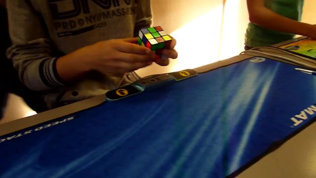 حل مکعب روبیک 3x3 در زمان کم