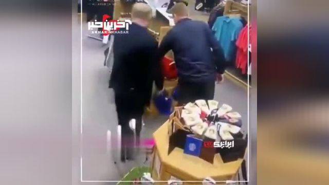 رصد دوربین های فروشگاهی در لندن از سرقت چوب گلف توسط 2 مرد میانسال