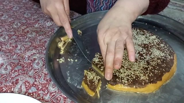 طرز تهیه حلوا دورنگ مجلسی و خوشمزه به سبک اصیل ایرانی
