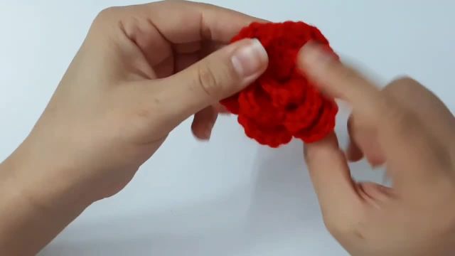 آموزش قلاب بافی : بافت ساده ترین گل رز برجسته