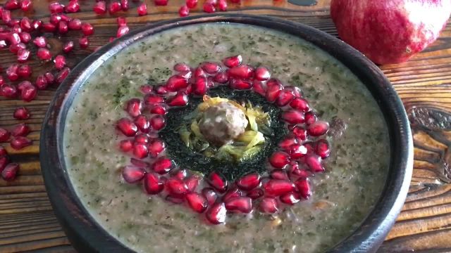 طرز تهیه آش انار خوشمزه و لعابدار به سبک اصیل و سنتی ایرانی