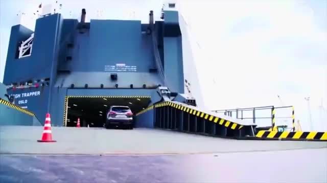 زندگی داخل بزرگترین کشتی حمل ماشین در جهان