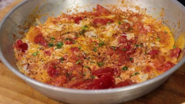 تفاوت تخم مرغ گوجه با املت غذای خوشمزه و پرطرفدار با روش ساده و آسان