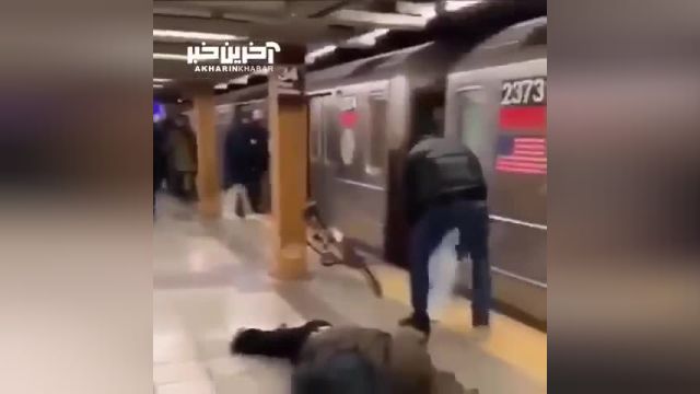 ویدیو مجازات هولناک یک جوان در مترو