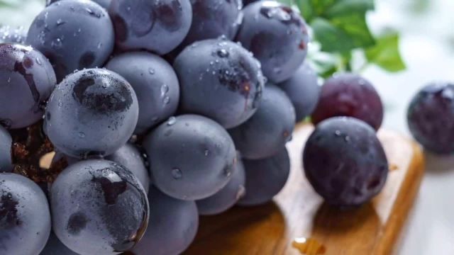 خواص درمانی انگور برای لاغری و پاکسازی بدن