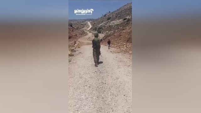 رویارویی جالب پسر فلسطینی با یک سرباز اسرائیلی؛ «اینجا سرزمین من هست»