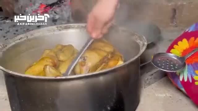 روش جالب دختر کردستانی برای پختن مرغ روی سنگ