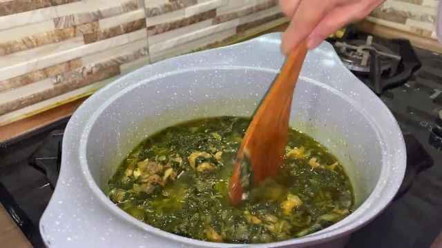 طرز تهیه خورشت آلو اسفناج خوشمزه و سنتی غذای اصیل ایرانی
