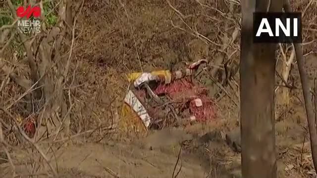 39 نفر کشته و زخمی شدند بر اثر سقوط اتوبوس به دره در هند | ویدیو