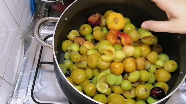 طرز تهیه لواشک خانگی با 3 میوه (هلو، زردآلو و آلو)