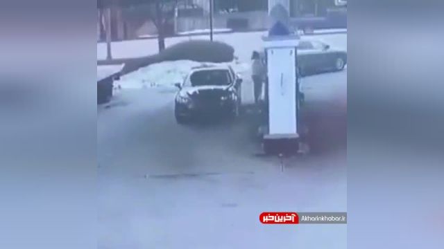 فیلم لحظه سرقت خودروی شاسی بلند در پمپ بنزین