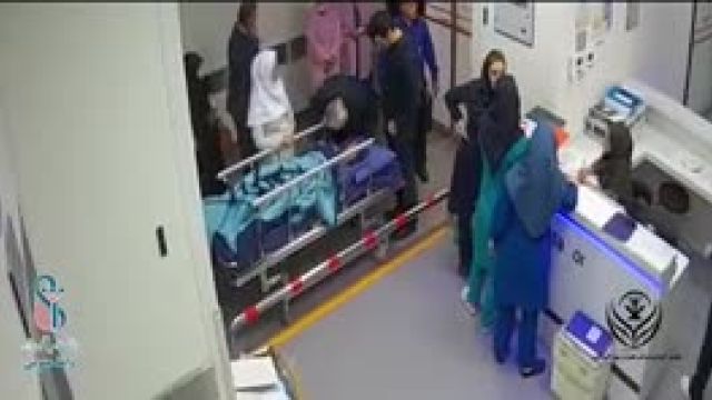 فیلم دوربین مداربسته بیمارستان از انتظار حاج‌قاسم سلیمانی پشت درب اتاق عمل