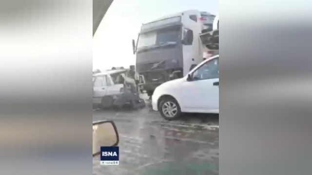 تصادف 30 دستگاه خودرو در اتوبان قزوین - کرج | ویدیو