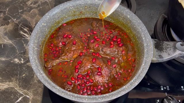 طرز تهیه خورشت ناردون یا مرغ ناردونی غذای خوشمزه و مجلسی ایرانی