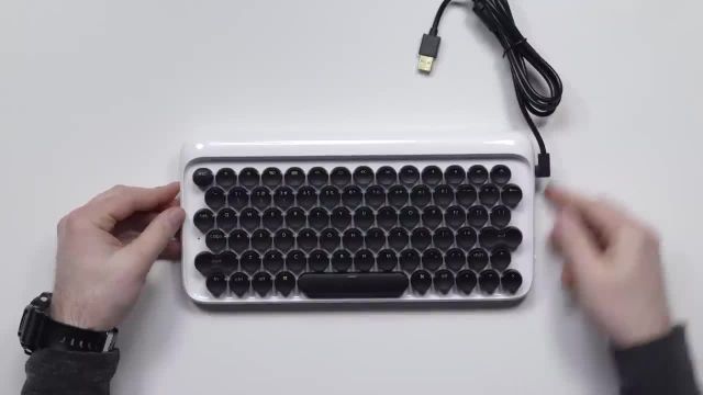 آنباکس و بررسی A Unusual Keyboard