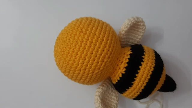 آموزش بافت عروسک زنبور به همراه راهنمایی برای بال، شاخک و اتصالات