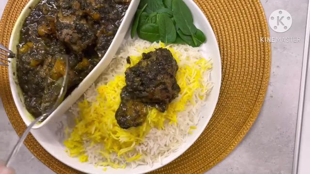 طرز تهیه خورشت آلو اسفناج سنتی و خوشمزه غذای مجلسی ایرانی