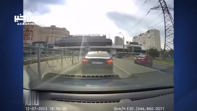تصادف 3 خودرو پشت چراغ قرمز