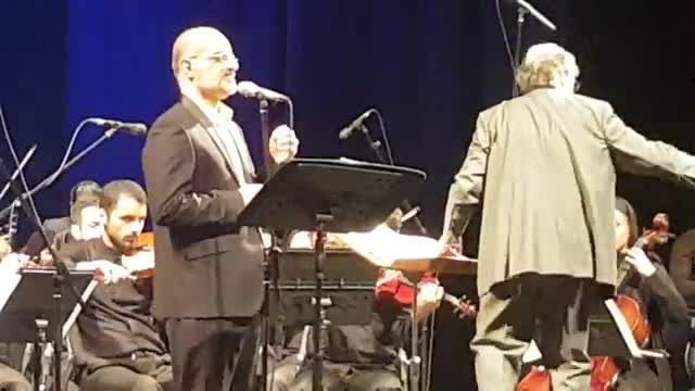 اجرای "غوغای ستارگان" محمد اصفهانی همراه با ارکستر ملی ایران به رهبری فریدون شهبازیان