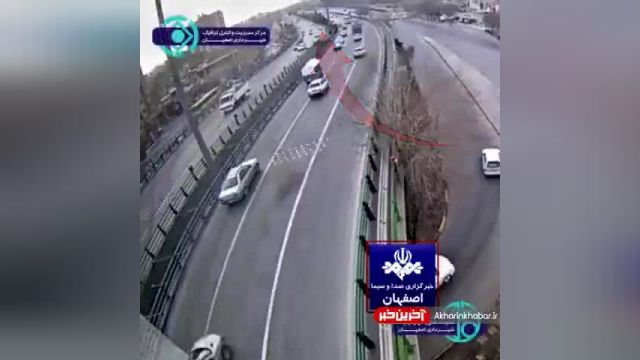 سقوط پراید از پل اتوبان چمران در اصفهان | ویدیو