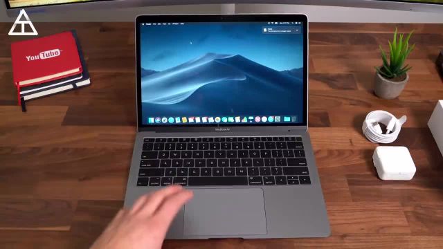آنباکس و راه اندازی Apple Macbook Air 2018