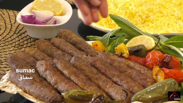 طرز تهیه کباب آب دار و خوشمزه در داش به سبک افغانی با سیخ چوبی