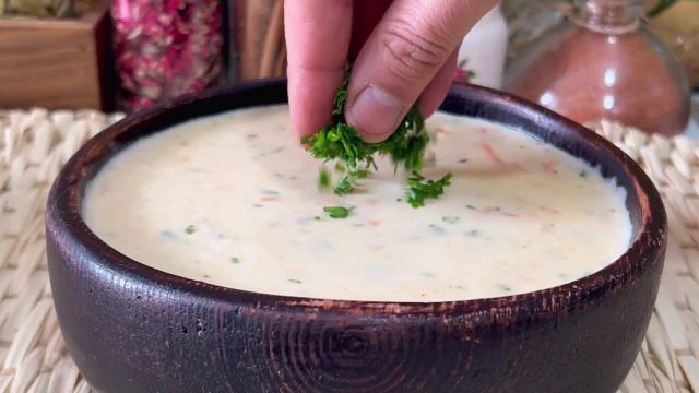 طرز تهیه سوپ سیب زمینی با شیر خوشمزه و مجلسی با لعاب فراوان
