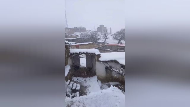 بارش برف در روستای گرکین بهمن 1402