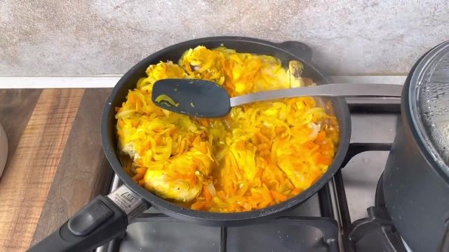 طرز تهیه زرشک‌ پلو با مرغ خوشمزه و عالی غذای مجلسی ایرانی